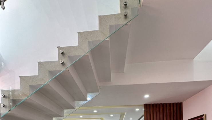 Biệt Thự Lê Duy Nhuận Hoàng Hoa Thám – Mặt Tiền Siêu Vip -Tân Bình – 82M2, 5 Tầng (5x17) Chỉ 17 tỷ